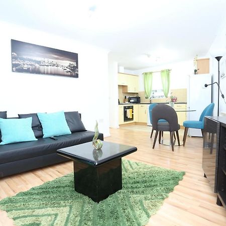 2 Bedroom Apartment Thamesmead  Eksteriør bilde