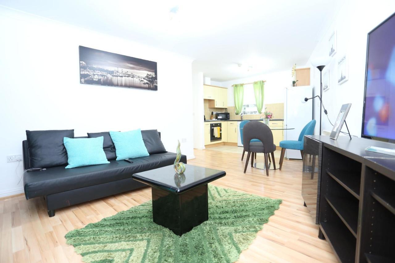 2 Bedroom Apartment Thamesmead  Eksteriør bilde