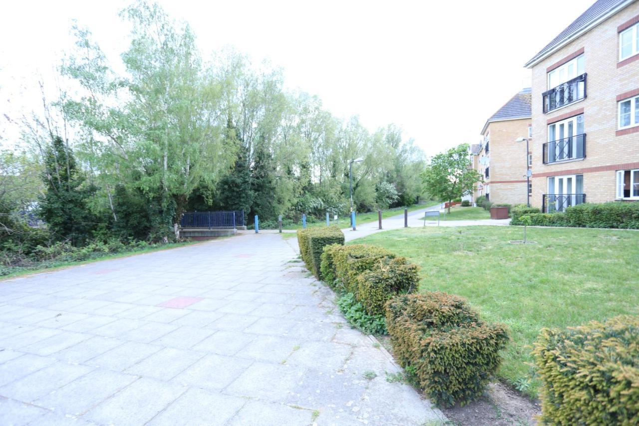 2 Bedroom Apartment Thamesmead  Eksteriør bilde