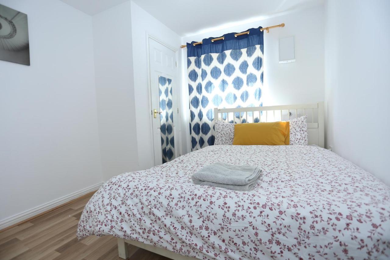 2 Bedroom Apartment Thamesmead  Eksteriør bilde